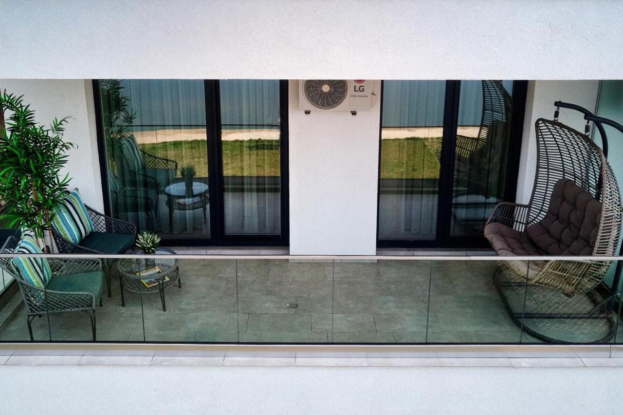 Riva Lake Boutique Mamaia Exterior photo