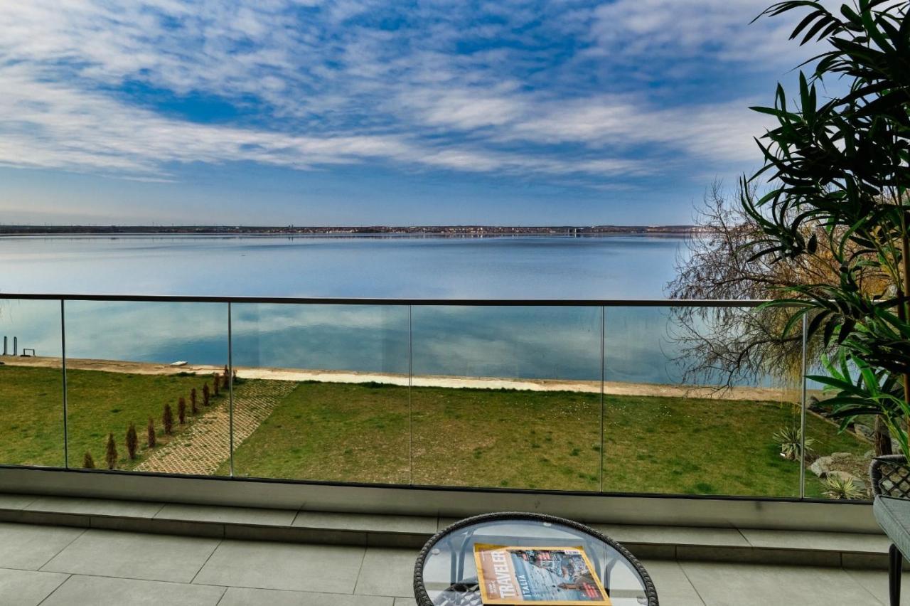 Riva Lake Boutique Mamaia Exterior photo